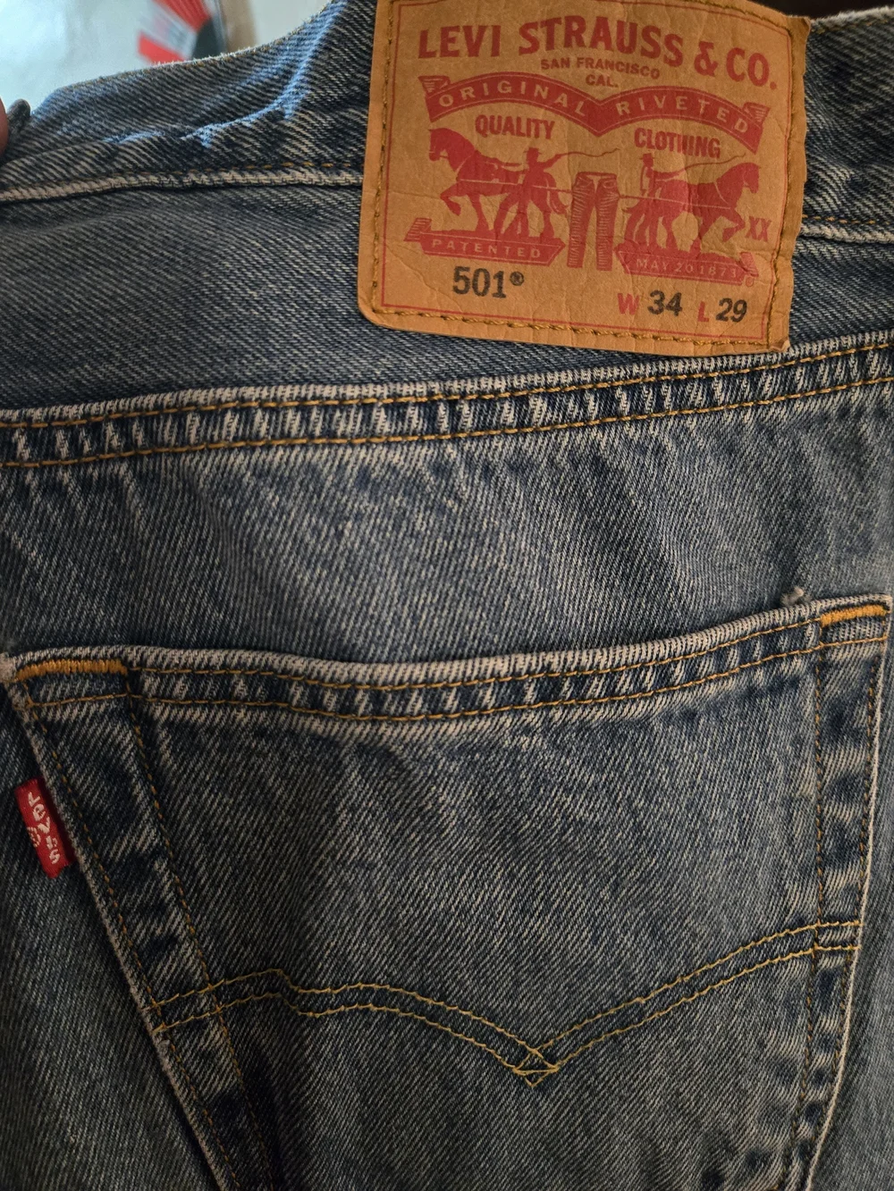 Levi's 501 Men's Straight Jeans - Medium Wash.